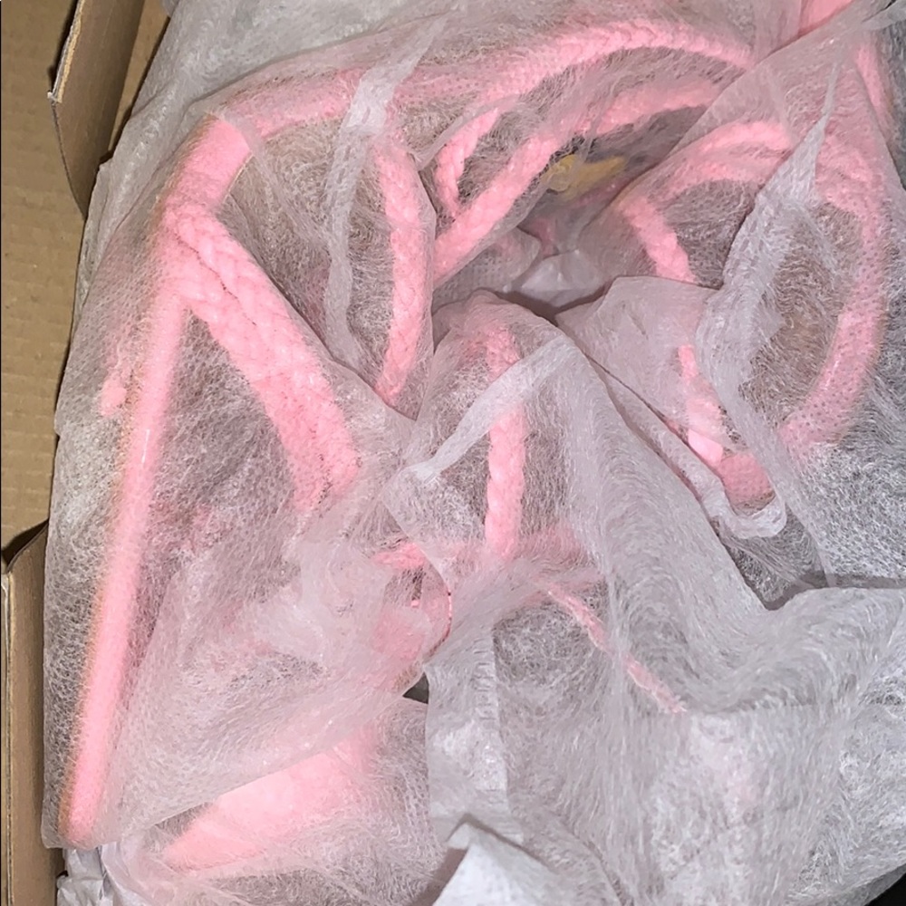 Pink heels - Picture 2 of 2
